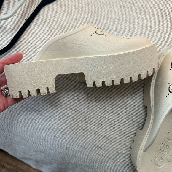 Gucci rubber clogs. - Picture 2 of 5